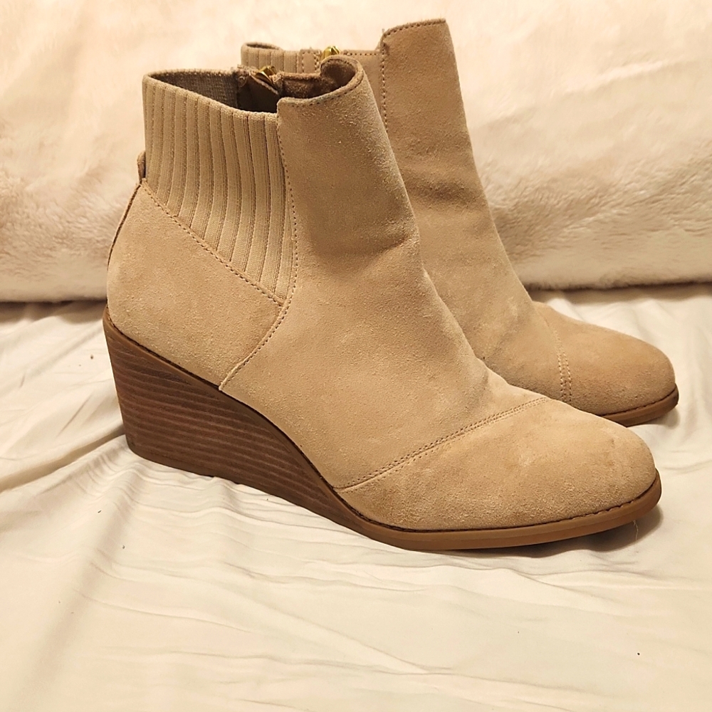 Toms Suede Wedge Boots 8